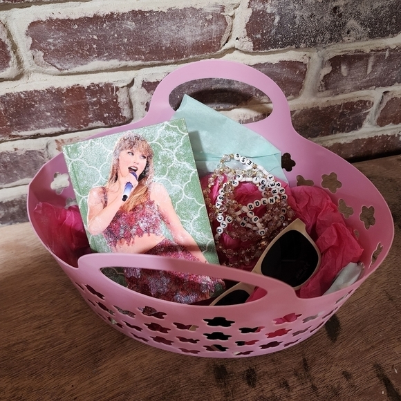 Taylor Swift 1989 Inspired Gift Basket - Picture 1 of 11